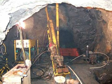 Hydraulic Drilling Rigs , 360° Underground Drilling Angle Geotechnical Drill Rigs